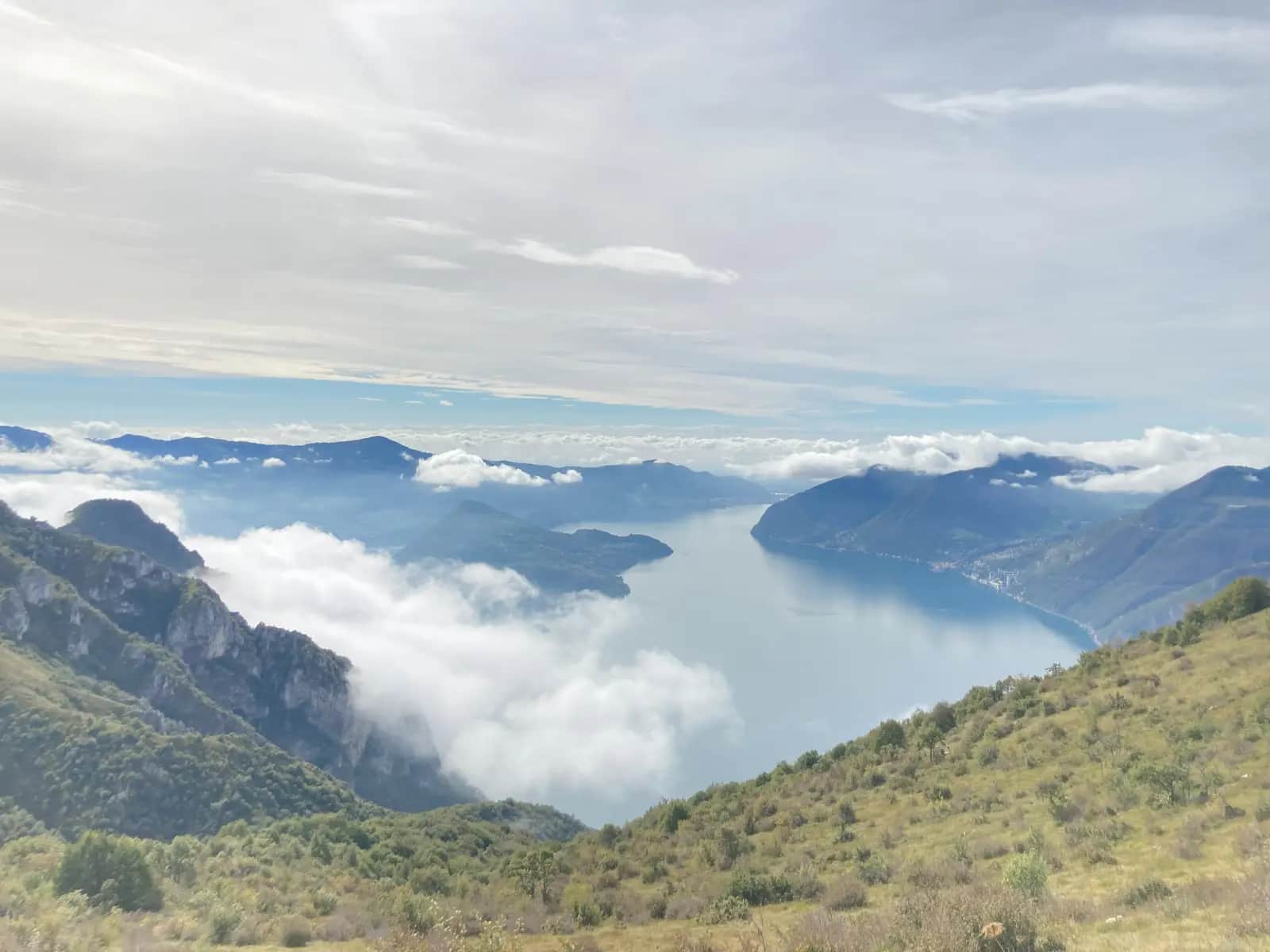 Lake Iseo loop by e-bike along the lakeshore